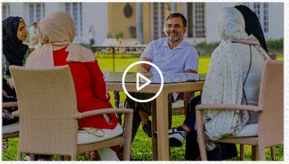 Video: Rahul Gandhi speaking with Kashmiri female students