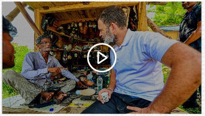 Video: Rahul Gandhi repairing shoes with a cobbler in Sultanpur