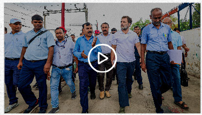 Rahul Gandhi discussing railway issues with locopilots